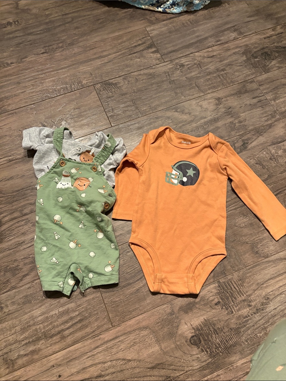 Bundle of two pekkle outfits